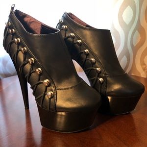 Sold♥️Edelman “Elle” Black Leather  Stilettos